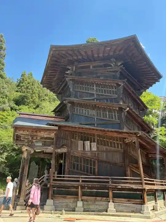 円通三匝堂(さざえ堂)の{uncategorized: "未分類", other: "その他", undefined: "問題あり", building: "その他建物", grave: "お墓", sacred_gate: "鳥居", guardian: "狛犬", statue: "像", buddha: "仏像", history: "歴史", nature: "自然", garden: "庭園", animal: "動物", pagoda: "塔", temizu: "手水舎", mountain_gate: "山門・神門", sanctuary: "本殿・本堂", subordinate: "末社・摂社", art: "芸術", scenery: "景色", jizo: "地蔵", ema: "絵馬", goshuin: "御朱印", omikuji: "おみくじ", items: "授与品その他", amulet: "お守り", goshuincho: "御朱印帳", eats: "食事", festival: "お祭り", votive_dance: "神楽", shichigosan: "七五三参", wedding: "結婚式", experience: "体験その他", initially: "初詣", around: "周辺", anti_infection: "感染症対策"}