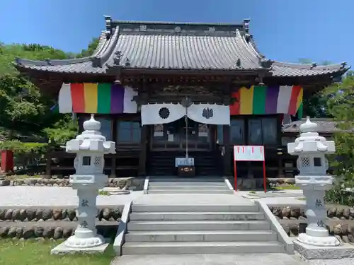埼玉厄除け開運大師・龍泉寺（切り絵御朱印発祥の寺）の本殿・本堂