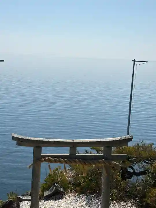 竹生島神社(都久夫須麻神社)の{uncategorized: "未分類", other: "その他", undefined: "問題あり", building: "その他建物", grave: "お墓", sacred_gate: "鳥居", guardian: "狛犬", statue: "像", buddha: "仏像", history: "歴史", nature: "自然", garden: "庭園", animal: "動物", pagoda: "塔", temizu: "手水舎", mountain_gate: "山門・神門", sanctuary: "本殿・本堂", subordinate: "末社・摂社", art: "芸術", scenery: "景色", jizo: "地蔵", ema: "絵馬", goshuin: "御朱印", omikuji: "おみくじ", items: "授与品その他", amulet: "お守り", goshuincho: "御朱印帳", eats: "食事", festival: "お祭り", votive_dance: "神楽", shichigosan: "七五三参", wedding: "結婚式", experience: "体験その他", initially: "初詣", around: "周辺", anti_infection: "感染症対策"}