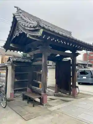 本通寺の{uncategorized: "未分類", other: "その他", undefined: "問題あり", building: "その他建物", grave: "お墓", sacred_gate: "鳥居", guardian: "狛犬", statue: "像", buddha: "仏像", history: "歴史", nature: "自然", garden: "庭園", animal: "動物", pagoda: "塔", temizu: "手水舎", mountain_gate: "山門・神門", sanctuary: "本殿・本堂", subordinate: "末社・摂社", art: "芸術", scenery: "景色", jizo: "地蔵", ema: "絵馬", goshuin: "御朱印", omikuji: "おみくじ", items: "授与品その他", amulet: "お守り", goshuincho: "御朱印帳", eats: "食事", festival: "お祭り", votive_dance: "神楽", shichigosan: "七五三参", wedding: "結婚式", experience: "体験その他", initially: "初詣", around: "周辺", anti_infection: "感染症対策"}
