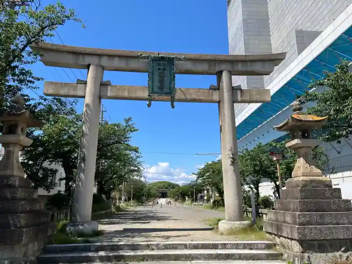尾張大國霊神社(国府宮)の{uncategorized: "未分類", other: "その他", undefined: "問題あり", building: "その他建物", grave: "お墓", sacred_gate: "鳥居", guardian: "狛犬", statue: "像", buddha: "仏像", history: "歴史", nature: "自然", garden: "庭園", animal: "動物", pagoda: "塔", temizu: "手水舎", mountain_gate: "山門・神門", sanctuary: "本殿・本堂", subordinate: "末社・摂社", art: "芸術", scenery: "景色", jizo: "地蔵", ema: "絵馬", goshuin: "御朱印", omikuji: "おみくじ", items: "授与品その他", amulet: "お守り", goshuincho: "御朱印帳", eats: "食事", festival: "お祭り", votive_dance: "神楽", shichigosan: "七五三参", wedding: "結婚式", experience: "体験その他", initially: "初詣", around: "周辺", anti_infection: "感染症対策"}