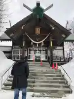 豊足神社の{uncategorized: "未分類", other: "その他", undefined: "問題あり", building: "その他建物", grave: "お墓", sacred_gate: "鳥居", guardian: "狛犬", statue: "像", buddha: "仏像", history: "歴史", nature: "自然", garden: "庭園", animal: "動物", pagoda: "塔", temizu: "手水舎", mountain_gate: "山門・神門", sanctuary: "本殿・本堂", subordinate: "末社・摂社", art: "芸術", scenery: "景色", jizo: "地蔵", ema: "絵馬", goshuin: "御朱印", omikuji: "おみくじ", items: "授与品その他", amulet: "お守り", goshuincho: "御朱印帳", eats: "食事", festival: "お祭り", votive_dance: "神楽", shichigosan: "七五三参", wedding: "結婚式", experience: "体験その他", initially: "初詣", around: "周辺", anti_infection: "感染症対策"}