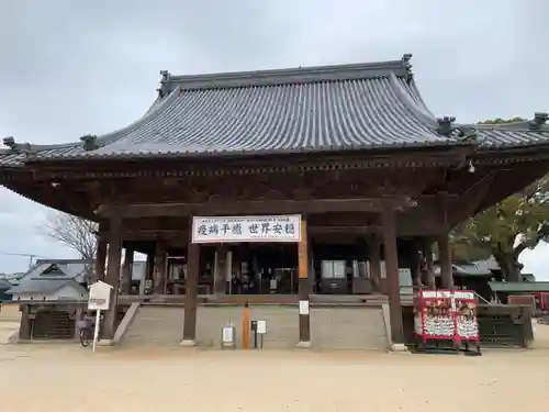 西大寺の本殿・本堂