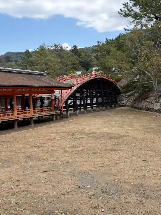 厳島神社の{uncategorized: "未分類", other: "その他", undefined: "問題あり", building: "その他建物", grave: "お墓", sacred_gate: "鳥居", guardian: "狛犬", statue: "像", buddha: "仏像", history: "歴史", nature: "自然", garden: "庭園", animal: "動物", pagoda: "塔", temizu: "手水舎", mountain_gate: "山門・神門", sanctuary: "本殿・本堂", subordinate: "末社・摂社", art: "芸術", scenery: "景色", jizo: "地蔵", ema: "絵馬", goshuin: "御朱印", omikuji: "おみくじ", items: "授与品その他", amulet: "お守り", goshuincho: "御朱印帳", eats: "食事", festival: "お祭り", votive_dance: "神楽", shichigosan: "七五三参", wedding: "結婚式", experience: "体験その他", initially: "初詣", around: "周辺", anti_infection: "感染症対策"}