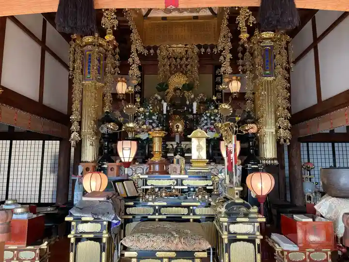 西徳寺の{uncategorized: "未分類", other: "その他", undefined: "問題あり", building: "その他建物", grave: "お墓", sacred_gate: "鳥居", guardian: "狛犬", statue: "像", buddha: "仏像", history: "歴史", nature: "自然", garden: "庭園", animal: "動物", pagoda: "塔", temizu: "手水舎", mountain_gate: "山門・神門", sanctuary: "本殿・本堂", subordinate: "末社・摂社", art: "芸術", scenery: "景色", jizo: "地蔵", ema: "絵馬", goshuin: "御朱印", omikuji: "おみくじ", items: "授与品その他", amulet: "お守り", goshuincho: "御朱印帳", eats: "食事", festival: "お祭り", votive_dance: "神楽", shichigosan: "七五三参", wedding: "結婚式", experience: "体験その他", initially: "初詣", around: "周辺", anti_infection: "感染症対策"}