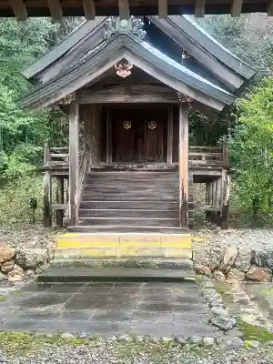 熊野大社の{uncategorized: "未分類", other: "その他", undefined: "問題あり", building: "その他建物", grave: "お墓", sacred_gate: "鳥居", guardian: "狛犬", statue: "像", buddha: "仏像", history: "歴史", nature: "自然", garden: "庭園", animal: "動物", pagoda: "塔", temizu: "手水舎", mountain_gate: "山門・神門", sanctuary: "本殿・本堂", subordinate: "末社・摂社", art: "芸術", scenery: "景色", jizo: "地蔵", ema: "絵馬", goshuin: "御朱印", omikuji: "おみくじ", items: "授与品その他", amulet: "お守り", goshuincho: "御朱印帳", eats: "食事", festival: "お祭り", votive_dance: "神楽", shichigosan: "七五三参", wedding: "結婚式", experience: "体験その他", initially: "初詣", around: "周辺", anti_infection: "感染症対策"}