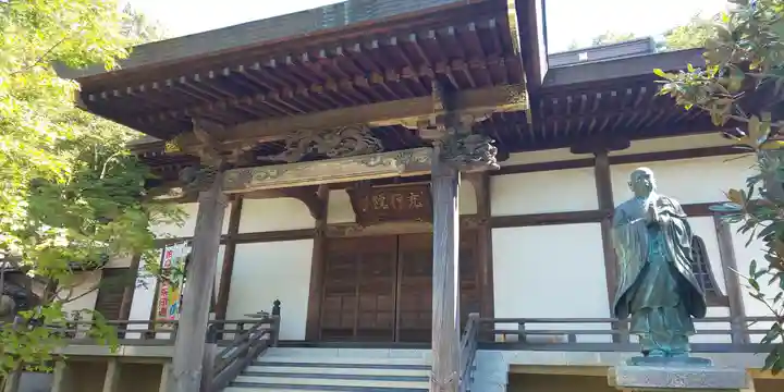 充行院の本殿・本堂