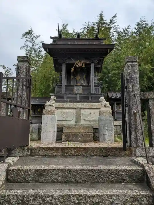 須賀神社の{uncategorized: "未分類", other: "その他", undefined: "問題あり", building: "その他建物", grave: "お墓", sacred_gate: "鳥居", guardian: "狛犬", statue: "像", buddha: "仏像", history: "歴史", nature: "自然", garden: "庭園", animal: "動物", pagoda: "塔", temizu: "手水舎", mountain_gate: "山門・神門", sanctuary: "本殿・本堂", subordinate: "末社・摂社", art: "芸術", scenery: "景色", jizo: "地蔵", ema: "絵馬", goshuin: "御朱印", omikuji: "おみくじ", items: "授与品その他", amulet: "お守り", goshuincho: "御朱印帳", eats: "食事", festival: "お祭り", votive_dance: "神楽", shichigosan: "七五三参", wedding: "結婚式", experience: "体験その他", initially: "初詣", around: "周辺", anti_infection: "感染症対策"}