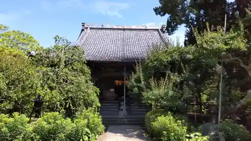 宝戒寺の本殿・本堂