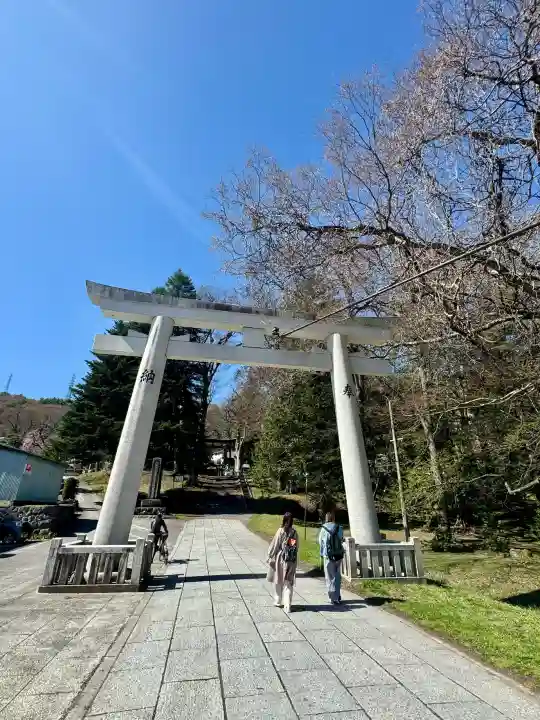 諏訪大社上社前宮の{uncategorized: "未分類", other: "その他", undefined: "問題あり", building: "その他建物", grave: "お墓", sacred_gate: "鳥居", guardian: "狛犬", statue: "像", buddha: "仏像", history: "歴史", nature: "自然", garden: "庭園", animal: "動物", pagoda: "塔", temizu: "手水舎", mountain_gate: "山門・神門", sanctuary: "本殿・本堂", subordinate: "末社・摂社", art: "芸術", scenery: "景色", jizo: "地蔵", ema: "絵馬", goshuin: "御朱印", omikuji: "おみくじ", items: "授与品その他", amulet: "お守り", goshuincho: "御朱印帳", eats: "食事", festival: "お祭り", votive_dance: "神楽", shichigosan: "七五三参", wedding: "結婚式", experience: "体験その他", initially: "初詣", around: "周辺", anti_infection: "感染症対策"}