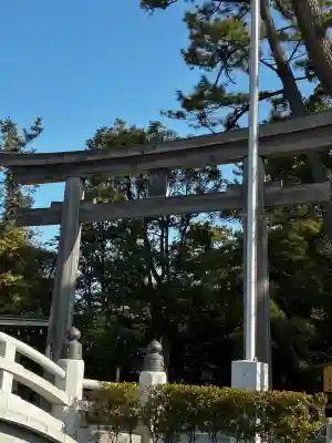 寒川神社の{uncategorized: "未分類", other: "その他", undefined: "問題あり", building: "その他建物", grave: "お墓", sacred_gate: "鳥居", guardian: "狛犬", statue: "像", buddha: "仏像", history: "歴史", nature: "自然", garden: "庭園", animal: "動物", pagoda: "塔", temizu: "手水舎", mountain_gate: "山門・神門", sanctuary: "本殿・本堂", subordinate: "末社・摂社", art: "芸術", scenery: "景色", jizo: "地蔵", ema: "絵馬", goshuin: "御朱印", omikuji: "おみくじ", items: "授与品その他", amulet: "お守り", goshuincho: "御朱印帳", eats: "食事", festival: "お祭り", votive_dance: "神楽", shichigosan: "七五三参", wedding: "結婚式", experience: "体験その他", initially: "初詣", around: "周辺", anti_infection: "感染症対策"}