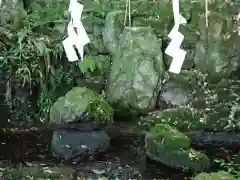 亀石明神の本殿