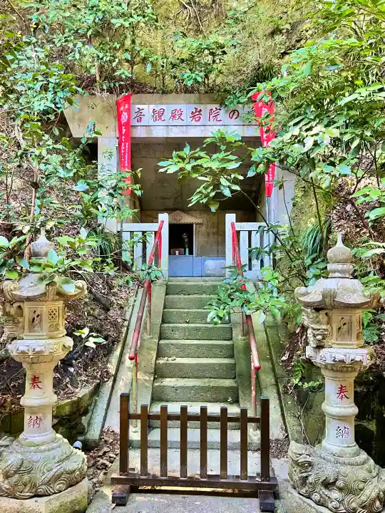岩殿寺の{uncategorized: "未分類", other: "その他", undefined: "問題あり", building: "その他建物", grave: "お墓", sacred_gate: "鳥居", guardian: "狛犬", statue: "像", buddha: "仏像", history: "歴史", nature: "自然", garden: "庭園", animal: "動物", pagoda: "塔", temizu: "手水舎", mountain_gate: "山門・神門", sanctuary: "本殿・本堂", subordinate: "末社・摂社", art: "芸術", scenery: "景色", jizo: "地蔵", ema: "絵馬", goshuin: "御朱印", omikuji: "おみくじ", items: "授与品その他", amulet: "お守り", goshuincho: "御朱印帳", eats: "食事", festival: "お祭り", votive_dance: "神楽", shichigosan: "七五三参", wedding: "結婚式", experience: "体験その他", initially: "初詣", around: "周辺", anti_infection: "感染症対策"}