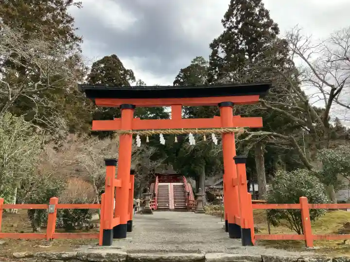 丹生都比売神社の{uncategorized: "未分類", other: "その他", undefined: "問題あり", building: "その他建物", grave: "お墓", sacred_gate: "鳥居", guardian: "狛犬", statue: "像", buddha: "仏像", history: "歴史", nature: "自然", garden: "庭園", animal: "動物", pagoda: "塔", temizu: "手水舎", mountain_gate: "山門・神門", sanctuary: "本殿・本堂", subordinate: "末社・摂社", art: "芸術", scenery: "景色", jizo: "地蔵", ema: "絵馬", goshuin: "御朱印", omikuji: "おみくじ", items: "授与品その他", amulet: "お守り", goshuincho: "御朱印帳", eats: "食事", festival: "お祭り", votive_dance: "神楽", shichigosan: "七五三参", wedding: "結婚式", experience: "体験その他", initially: "初詣", around: "周辺", anti_infection: "感染症対策"}
