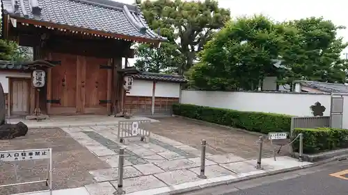 西蓮寺の山門