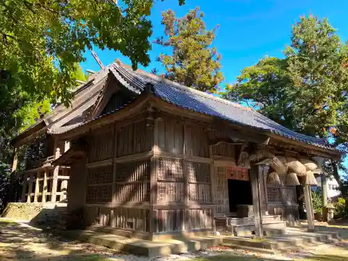 六所神社の本殿