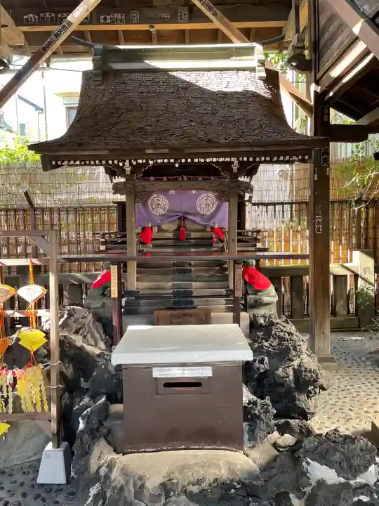 被官稲荷神社の本殿・本堂