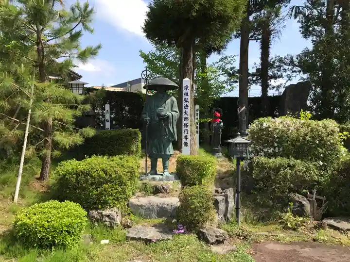 蓮華寺の像