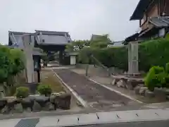 西願寺の山門