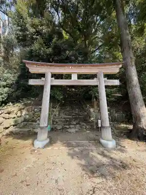 眞名井神社の{uncategorized: "未分類", other: "その他", undefined: "問題あり", building: "その他建物", grave: "お墓", sacred_gate: "鳥居", guardian: "狛犬", statue: "像", buddha: "仏像", history: "歴史", nature: "自然", garden: "庭園", animal: "動物", pagoda: "塔", temizu: "手水舎", mountain_gate: "山門・神門", sanctuary: "本殿・本堂", subordinate: "末社・摂社", art: "芸術", scenery: "景色", jizo: "地蔵", ema: "絵馬", goshuin: "御朱印", omikuji: "おみくじ", items: "授与品その他", amulet: "お守り", goshuincho: "御朱印帳", eats: "食事", festival: "お祭り", votive_dance: "神楽", shichigosan: "七五三参", wedding: "結婚式", experience: "体験その他", initially: "初詣", around: "周辺", anti_infection: "感染症対策"}