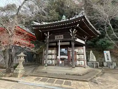 金剛宝寺（紀三井寺）の{uncategorized: "未分類", other: "その他", undefined: "問題あり", building: "その他建物", grave: "お墓", sacred_gate: "鳥居", guardian: "狛犬", statue: "像", buddha: "仏像", history: "歴史", nature: "自然", garden: "庭園", animal: "動物", pagoda: "塔", temizu: "手水舎", mountain_gate: "山門・神門", sanctuary: "本殿・本堂", subordinate: "末社・摂社", art: "芸術", scenery: "景色", jizo: "地蔵", ema: "絵馬", goshuin: "御朱印", omikuji: "おみくじ", items: "授与品その他", amulet: "お守り", goshuincho: "御朱印帳", eats: "食事", festival: "お祭り", votive_dance: "神楽", shichigosan: "七五三参", wedding: "結婚式", experience: "体験その他", initially: "初詣", around: "周辺", anti_infection: "感染症対策"}