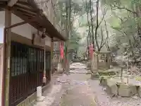 大本山七宝瀧寺の{uncategorized: "未分類", other: "その他", undefined: "問題あり", building: "その他建物", grave: "お墓", sacred_gate: "鳥居", guardian: "狛犬", statue: "像", buddha: "仏像", history: "歴史", nature: "自然", garden: "庭園", animal: "動物", pagoda: "塔", temizu: "手水舎", mountain_gate: "山門・神門", sanctuary: "本殿・本堂", subordinate: "末社・摂社", art: "芸術", scenery: "景色", jizo: "地蔵", ema: "絵馬", goshuin: "御朱印", omikuji: "おみくじ", items: "授与品その他", amulet: "お守り", goshuincho: "御朱印帳", eats: "食事", festival: "お祭り", votive_dance: "神楽", shichigosan: "七五三参", wedding: "結婚式", experience: "体験その他", initially: "初詣", around: "周辺", anti_infection: "感染症対策"}