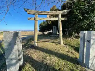 八幡神社御旅所の{uncategorized: "未分類", other: "その他", undefined: "問題あり", building: "その他建物", grave: "お墓", sacred_gate: "鳥居", guardian: "狛犬", statue: "像", buddha: "仏像", history: "歴史", nature: "自然", garden: "庭園", animal: "動物", pagoda: "塔", temizu: "手水舎", mountain_gate: "山門・神門", sanctuary: "本殿・本堂", subordinate: "末社・摂社", art: "芸術", scenery: "景色", jizo: "地蔵", ema: "絵馬", goshuin: "御朱印", omikuji: "おみくじ", items: "授与品その他", amulet: "お守り", goshuincho: "御朱印帳", eats: "食事", festival: "お祭り", votive_dance: "神楽", shichigosan: "七五三参", wedding: "結婚式", experience: "体験その他", initially: "初詣", around: "周辺", anti_infection: "感染症対策"}