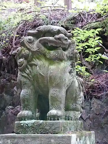 大嶽山那賀都神社の狛犬