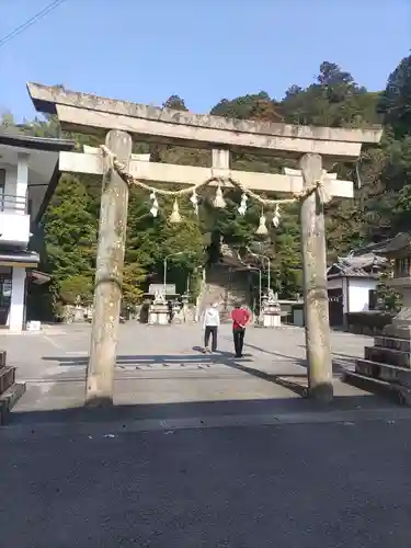 伊勢部柿本神社の鳥居