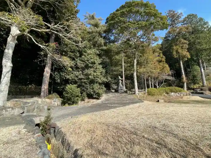 安吉神社の{uncategorized: "未分類", other: "その他", undefined: "問題あり", building: "その他建物", grave: "お墓", sacred_gate: "鳥居", guardian: "狛犬", statue: "像", buddha: "仏像", history: "歴史", nature: "自然", garden: "庭園", animal: "動物", pagoda: "塔", temizu: "手水舎", mountain_gate: "山門・神門", sanctuary: "本殿・本堂", subordinate: "末社・摂社", art: "芸術", scenery: "景色", jizo: "地蔵", ema: "絵馬", goshuin: "御朱印", omikuji: "おみくじ", items: "授与品その他", amulet: "お守り", goshuincho: "御朱印帳", eats: "食事", festival: "お祭り", votive_dance: "神楽", shichigosan: "七五三参", wedding: "結婚式", experience: "体験その他", initially: "初詣", around: "周辺", anti_infection: "感染症対策"}