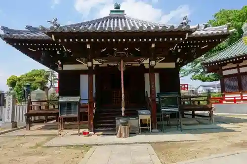 大聖勝軍寺の本殿