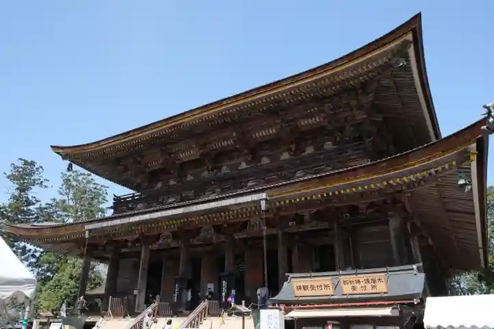 金峯山寺の本殿・本堂