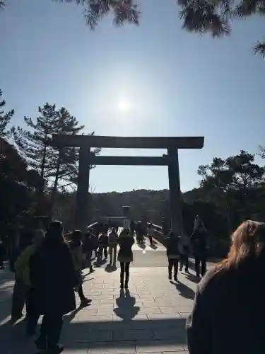 伊勢神宮内宮（皇大神宮）の{uncategorized: "未分類", other: "その他", undefined: "問題あり", building: "その他建物", grave: "お墓", sacred_gate: "鳥居", guardian: "狛犬", statue: "像", buddha: "仏像", history: "歴史", nature: "自然", garden: "庭園", animal: "動物", pagoda: "塔", temizu: "手水舎", mountain_gate: "山門・神門", sanctuary: "本殿・本堂", subordinate: "末社・摂社", art: "芸術", scenery: "景色", jizo: "地蔵", ema: "絵馬", goshuin: "御朱印", omikuji: "おみくじ", items: "授与品その他", amulet: "お守り", goshuincho: "御朱印帳", eats: "食事", festival: "お祭り", votive_dance: "神楽", shichigosan: "七五三参", wedding: "結婚式", experience: "体験その他", initially: "初詣", around: "周辺", anti_infection: "感染症対策"}