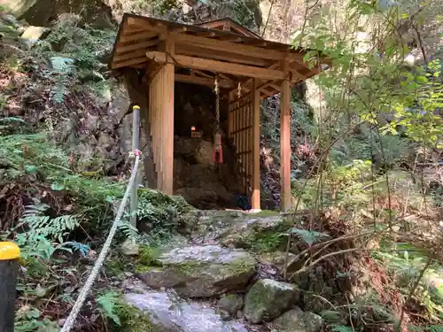 不動尊の本殿・本堂