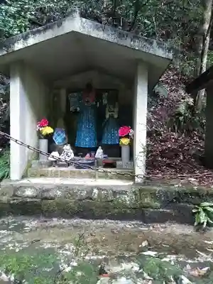 菅王寺奥の院の仏像