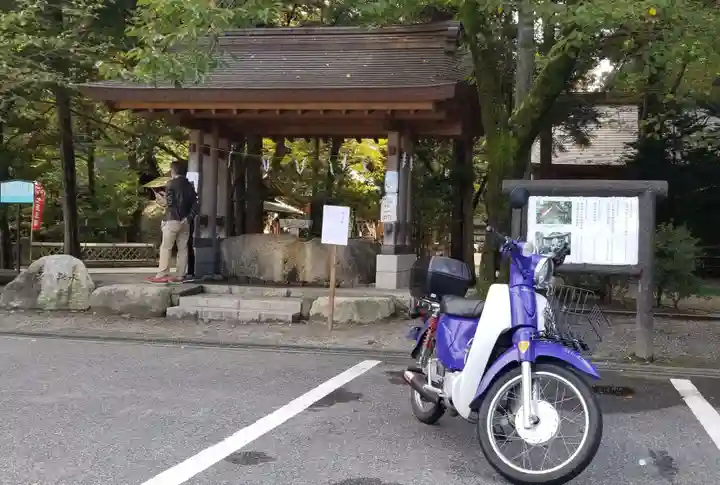 穂高神社本宮の手水舎