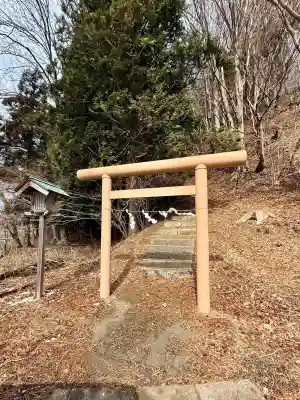 熊野神社の{uncategorized: "未分類", other: "その他", undefined: "問題あり", building: "その他建物", grave: "お墓", sacred_gate: "鳥居", guardian: "狛犬", statue: "像", buddha: "仏像", history: "歴史", nature: "自然", garden: "庭園", animal: "動物", pagoda: "塔", temizu: "手水舎", mountain_gate: "山門・神門", sanctuary: "本殿・本堂", subordinate: "末社・摂社", art: "芸術", scenery: "景色", jizo: "地蔵", ema: "絵馬", goshuin: "御朱印", omikuji: "おみくじ", items: "授与品その他", amulet: "お守り", goshuincho: "御朱印帳", eats: "食事", festival: "お祭り", votive_dance: "神楽", shichigosan: "七五三参", wedding: "結婚式", experience: "体験その他", initially: "初詣", around: "周辺", anti_infection: "感染症対策"}