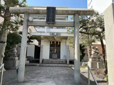 琴比良神社の{uncategorized: "未分類", other: "その他", undefined: "問題あり", building: "その他建物", grave: "お墓", sacred_gate: "鳥居", guardian: "狛犬", statue: "像", buddha: "仏像", history: "歴史", nature: "自然", garden: "庭園", animal: "動物", pagoda: "塔", temizu: "手水舎", mountain_gate: "山門・神門", sanctuary: "本殿・本堂", subordinate: "末社・摂社", art: "芸術", scenery: "景色", jizo: "地蔵", ema: "絵馬", goshuin: "御朱印", omikuji: "おみくじ", items: "授与品その他", amulet: "お守り", goshuincho: "御朱印帳", eats: "食事", festival: "お祭り", votive_dance: "神楽", shichigosan: "七五三参", wedding: "結婚式", experience: "体験その他", initially: "初詣", around: "周辺", anti_infection: "感染症対策"}
