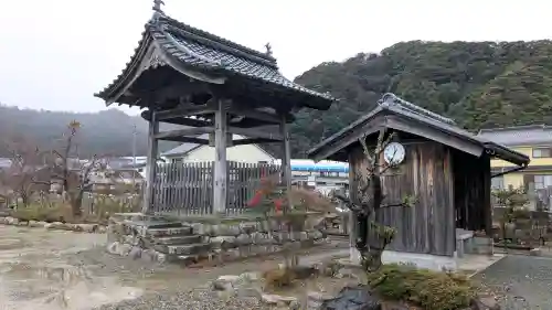 本境寺の{uncategorized: "未分類", other: "その他", undefined: "問題あり", building: "その他建物", grave: "お墓", sacred_gate: "鳥居", guardian: "狛犬", statue: "像", buddha: "仏像", history: "歴史", nature: "自然", garden: "庭園", animal: "動物", pagoda: "塔", temizu: "手水舎", mountain_gate: "山門・神門", sanctuary: "本殿・本堂", subordinate: "末社・摂社", art: "芸術", scenery: "景色", jizo: "地蔵", ema: "絵馬", goshuin: "御朱印", omikuji: "おみくじ", items: "授与品その他", amulet: "お守り", goshuincho: "御朱印帳", eats: "食事", festival: "お祭り", votive_dance: "神楽", shichigosan: "七五三参", wedding: "結婚式", experience: "体験その他", initially: "初詣", around: "周辺", anti_infection: "感染症対策"}
