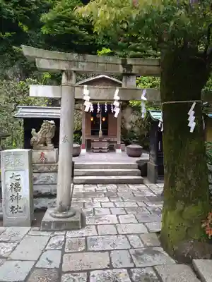 銭洗弁財天宇賀福神社の末社・摂社