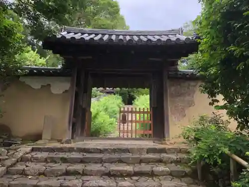 白毫寺の山門