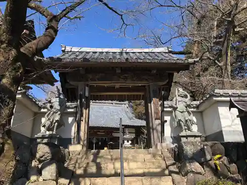 龍真寺の山門・神門