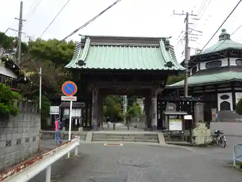 妙本寺の山門・神門
