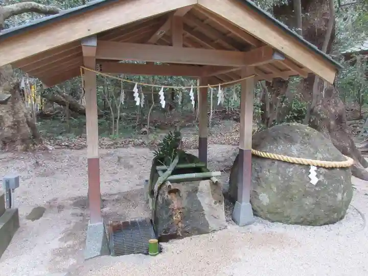 花窟神社の手水舎