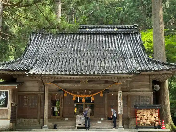 雄山神社中宮祈願殿(富山県)