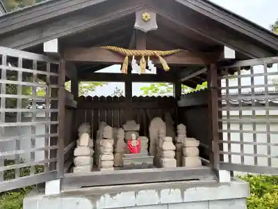 伊和志津神社の{uncategorized: "未分類", other: "その他", undefined: "問題あり", building: "その他建物", grave: "お墓", sacred_gate: "鳥居", guardian: "狛犬", statue: "像", buddha: "仏像", history: "歴史", nature: "自然", garden: "庭園", animal: "動物", pagoda: "塔", temizu: "手水舎", mountain_gate: "山門・神門", sanctuary: "本殿・本堂", subordinate: "末社・摂社", art: "芸術", scenery: "景色", jizo: "地蔵", ema: "絵馬", goshuin: "御朱印", omikuji: "おみくじ", items: "授与品その他", amulet: "お守り", goshuincho: "御朱印帳", eats: "食事", festival: "お祭り", votive_dance: "神楽", shichigosan: "七五三参", wedding: "結婚式", experience: "体験その他", initially: "初詣", around: "周辺", anti_infection: "感染症対策"}