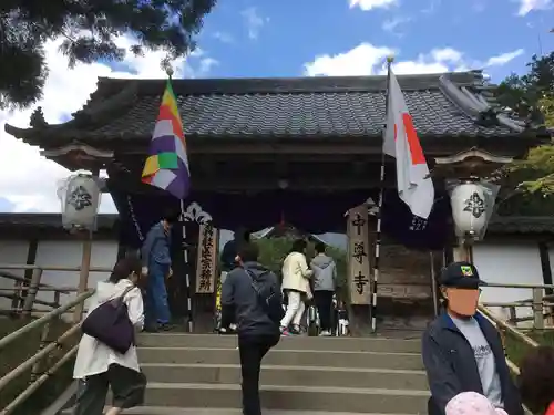 中尊寺の山門・神門