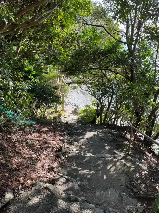 伊射波神社の{uncategorized: "未分類", other: "その他", undefined: "問題あり", building: "その他建物", grave: "お墓", sacred_gate: "鳥居", guardian: "狛犬", statue: "像", buddha: "仏像", history: "歴史", nature: "自然", garden: "庭園", animal: "動物", pagoda: "塔", temizu: "手水舎", mountain_gate: "山門・神門", sanctuary: "本殿・本堂", subordinate: "末社・摂社", art: "芸術", scenery: "景色", jizo: "地蔵", ema: "絵馬", goshuin: "御朱印", omikuji: "おみくじ", items: "授与品その他", amulet: "お守り", goshuincho: "御朱印帳", eats: "食事", festival: "お祭り", votive_dance: "神楽", shichigosan: "七五三参", wedding: "結婚式", experience: "体験その他", initially: "初詣", around: "周辺", anti_infection: "感染症対策"}