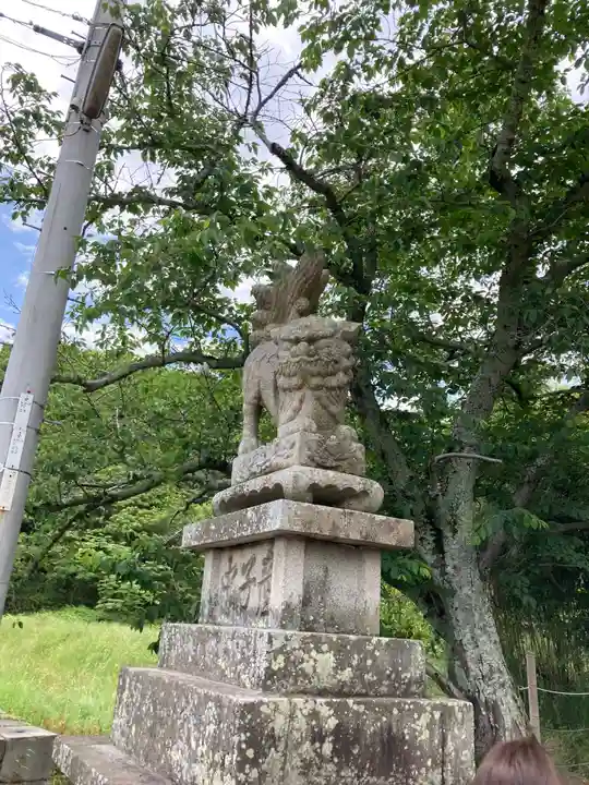諸山積神社の狛犬