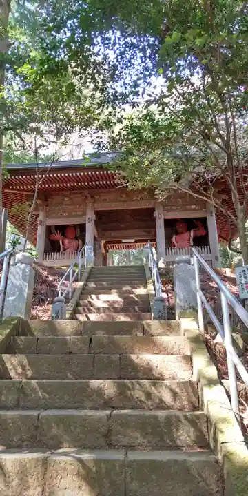 宝城坊の山門・神門